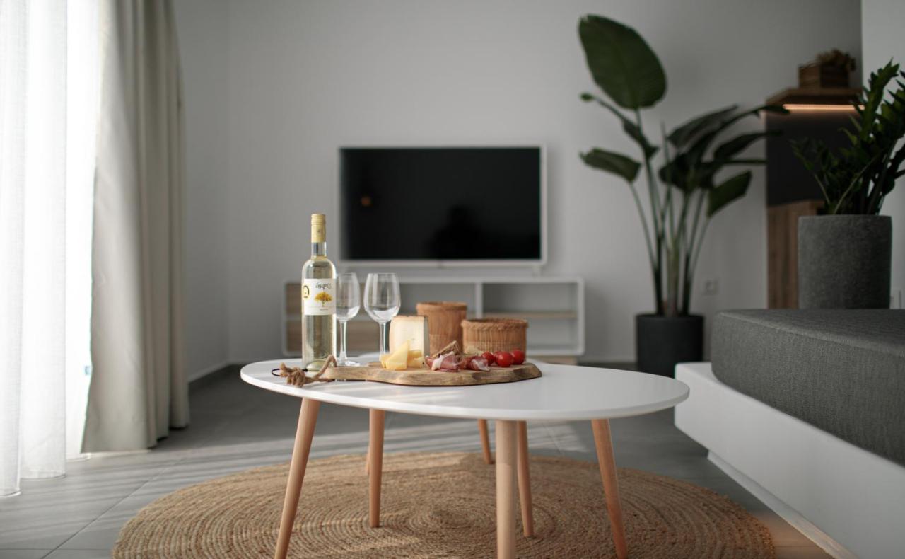 Seanfinity Beachfront Suites Mikri Vigla Dış mekan fotoğraf