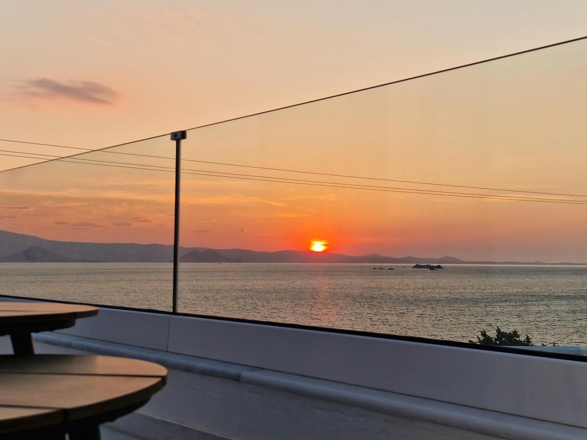 Seanfinity Beachfront Suites Mikri Vigla Oda fotoğraf